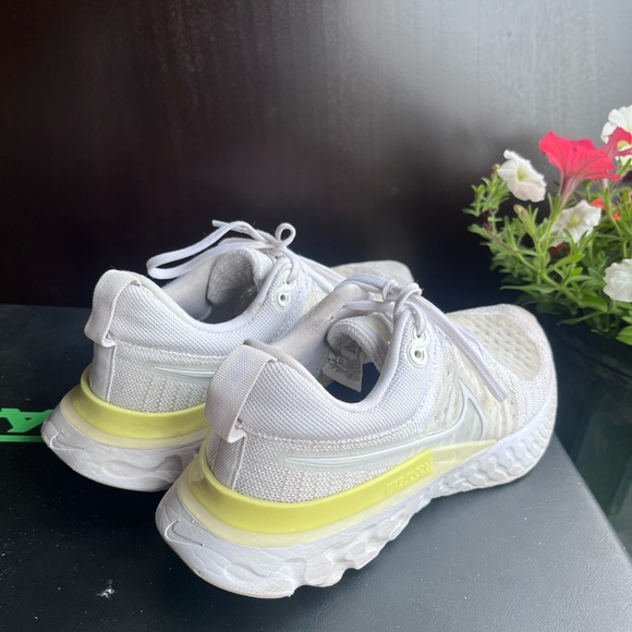 Nike Womens React Infinity Run FK 2 White Running Shoes Sneakers Size 7.5 - Picture 4 of 5